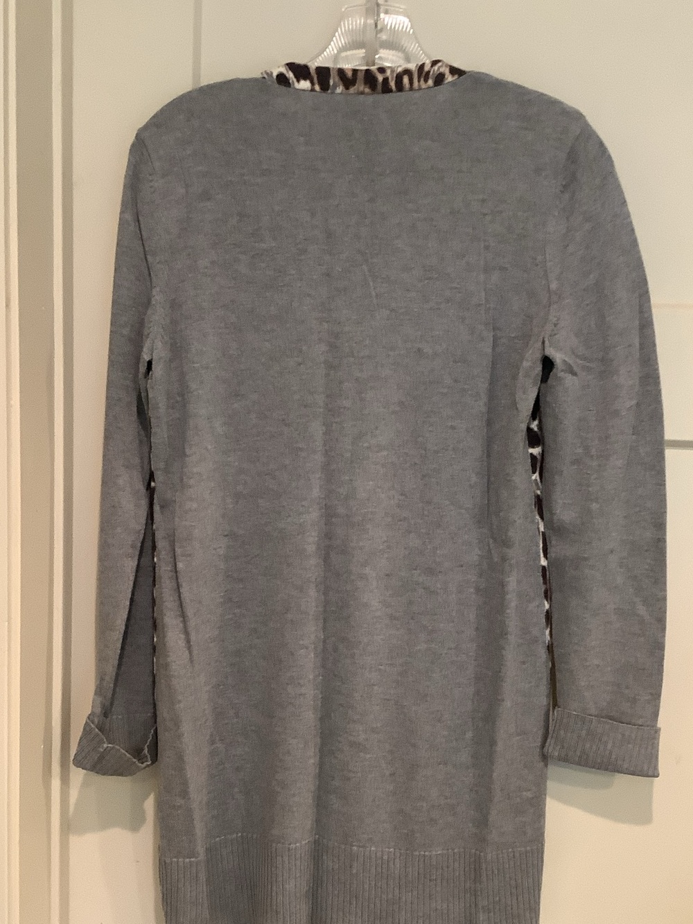 Chico's Gray Knit Top with Logo Tag - Picture 3 of 8